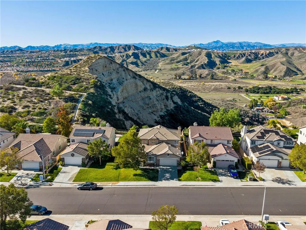 22939 Raintree, Saugus, California 91390 home-pic-43