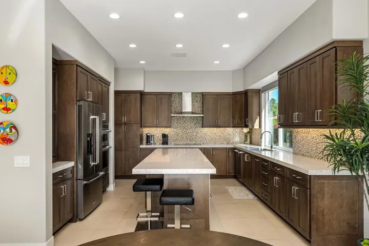 KITCHEN ISLAND