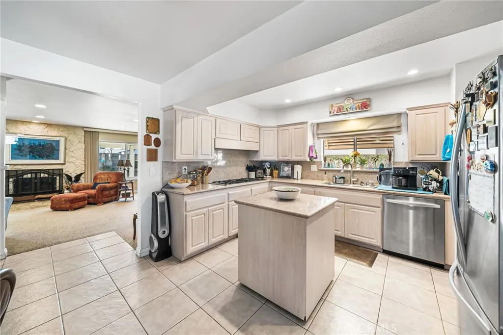 4024 E Del Valle, Orange, California 92869 home-pic-14
