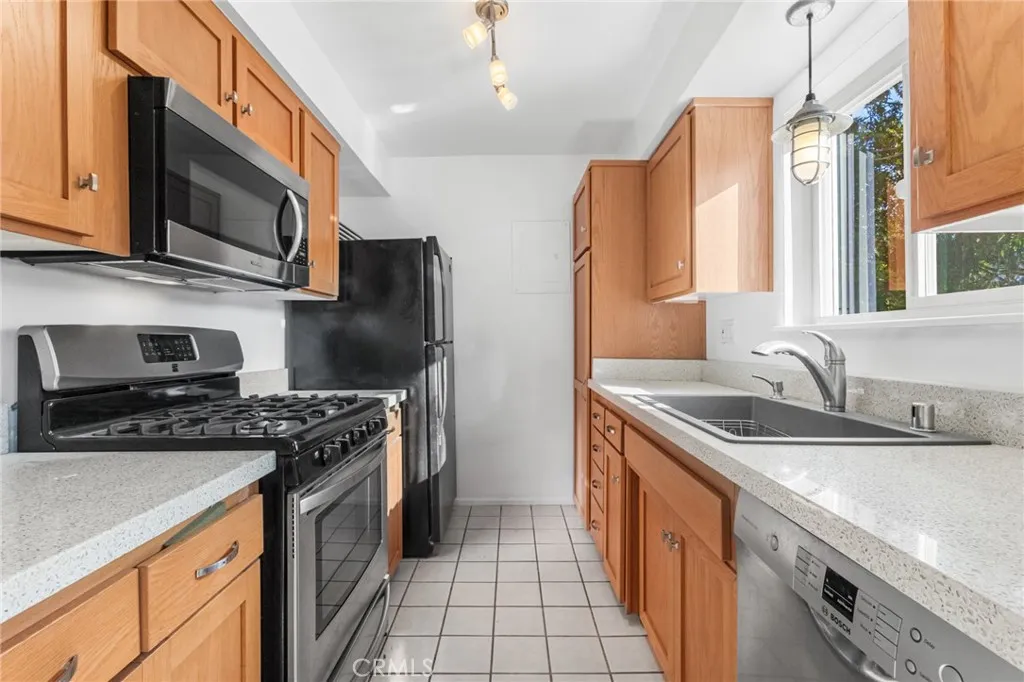 11138 Aqua Vista 43, Studio City, California 91602 home-pic-8