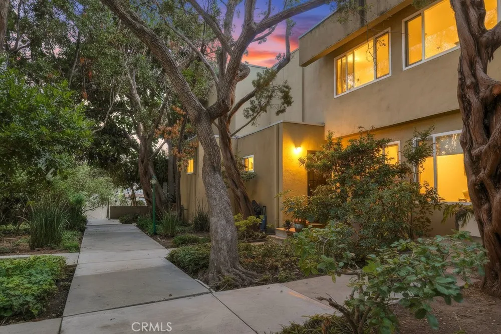 11138 Aqua Vista 43, Studio City, California 91602 home-pic-1