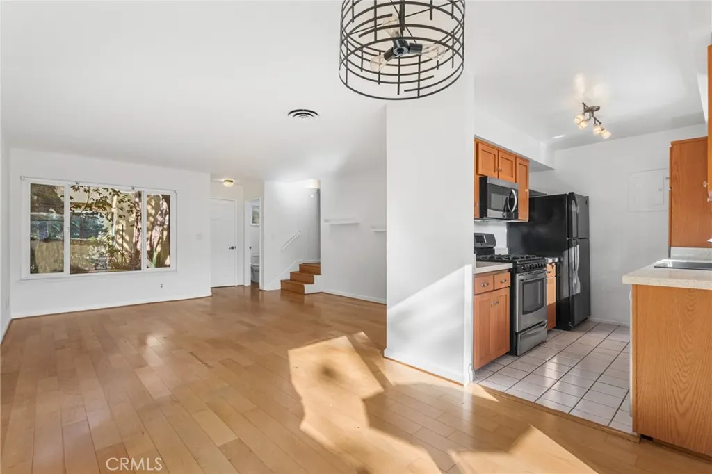 11138 Aqua Vista 43, Studio City, California 91602 home-pic-6