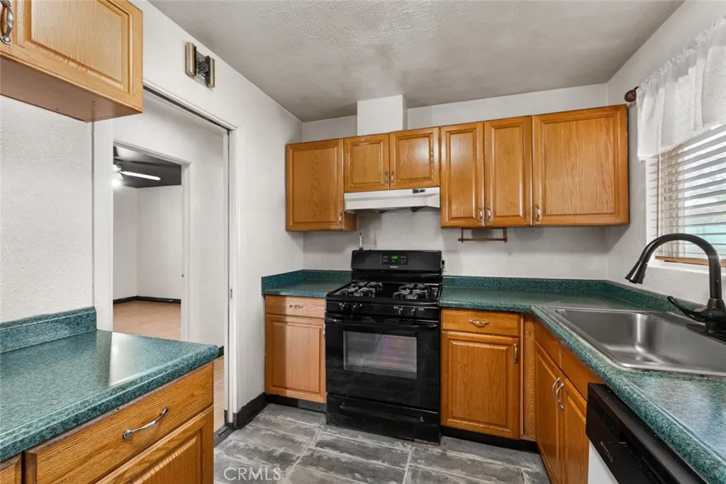 44221 4th Street E, Lancaster, California 93535 home-pic-16