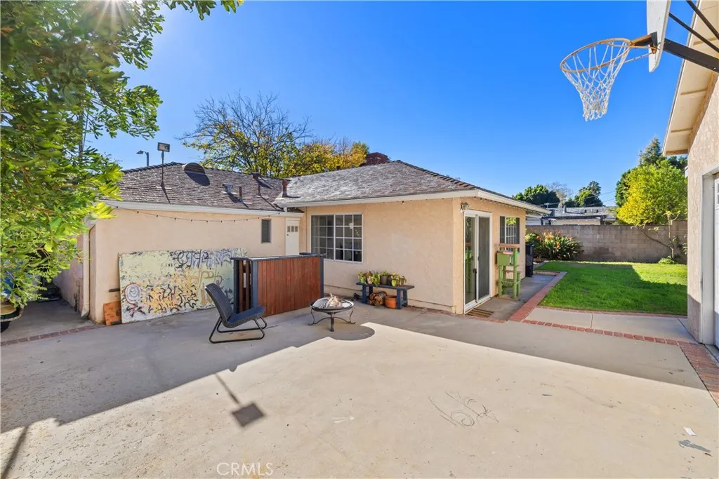 17419 Leadwell, Lake Balboa, California 91406 home-pic-14