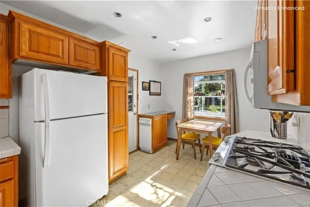 17419 Leadwell, Lake Balboa, California 91406 home-pic-6