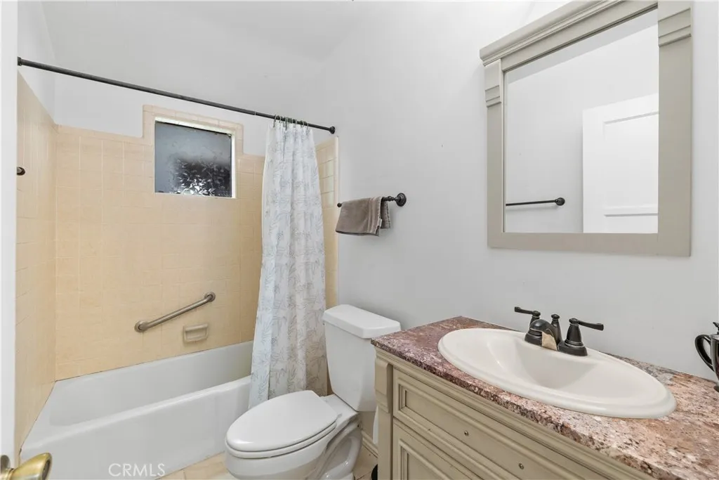 17419 Leadwell, Lake Balboa, California 91406 home-pic-10