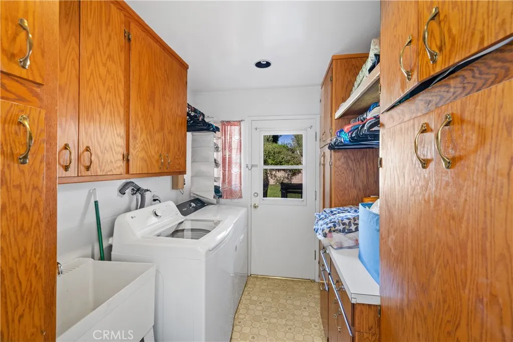 17419 Leadwell, Lake Balboa, California 91406 home-pic-12