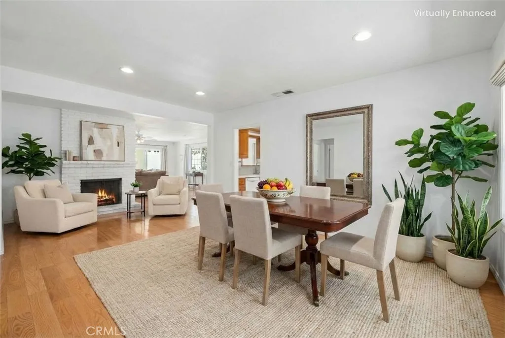 17419 Leadwell, Lake Balboa, California 91406 home-pic-3