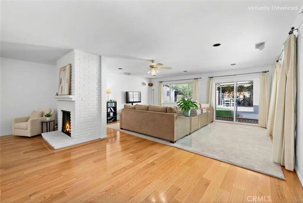17419 Leadwell, Lake Balboa, California 91406 home-pic-4