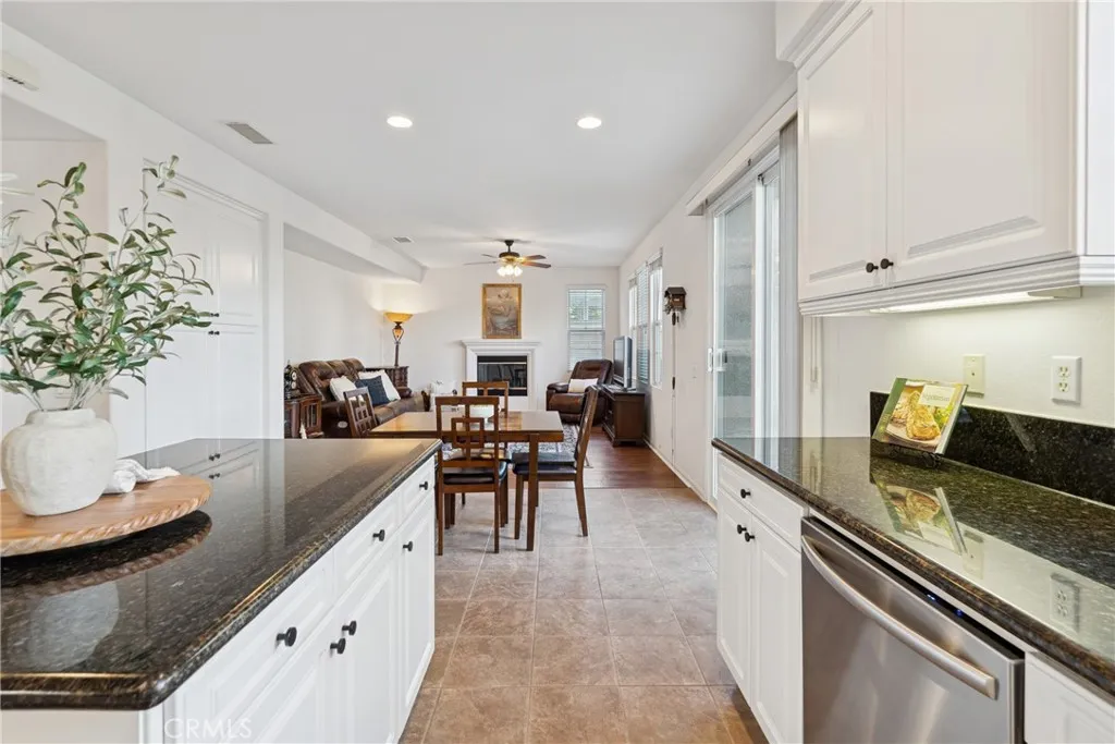 26812 Peppertree Drive, Valencia, California 91381 home-pic-8