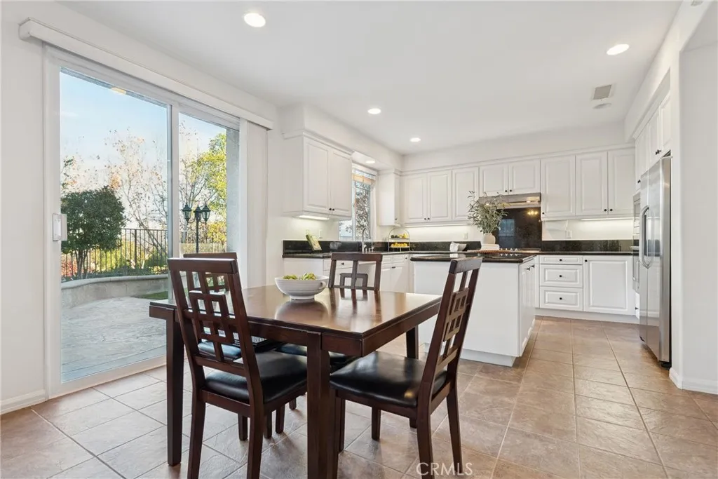 26812 Peppertree Drive, Valencia, California 91381 home-pic-9