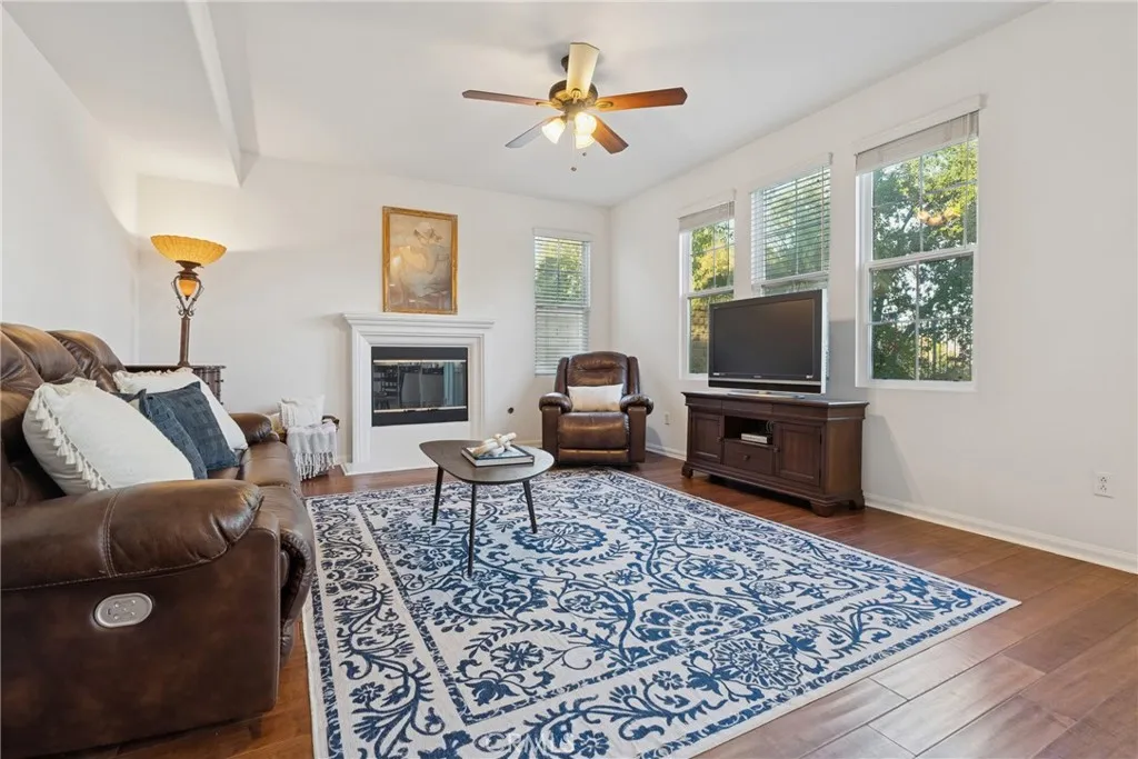 26812 Peppertree Drive, Valencia, California 91381 home-pic-11