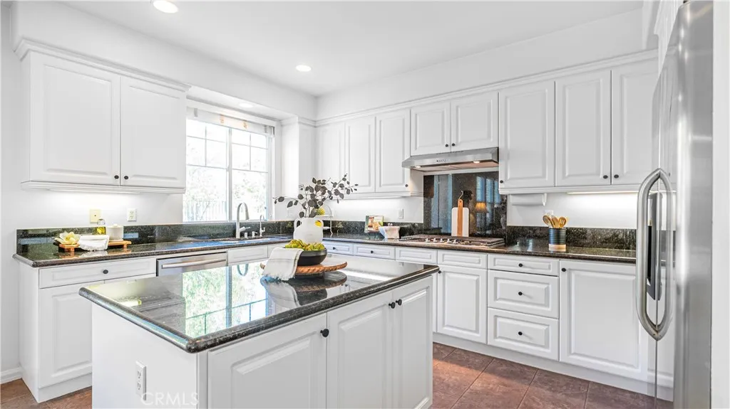 26812 Peppertree Drive, Valencia, California 91381 home-pic-7