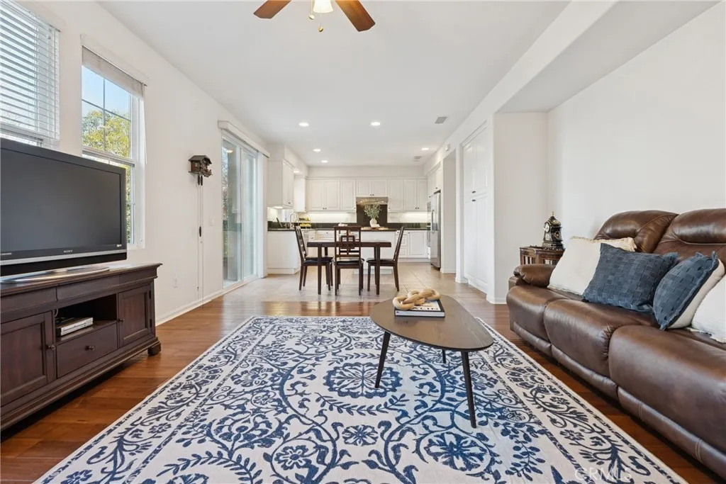 26812 Peppertree Drive, Valencia, California 91381 home-pic-10
