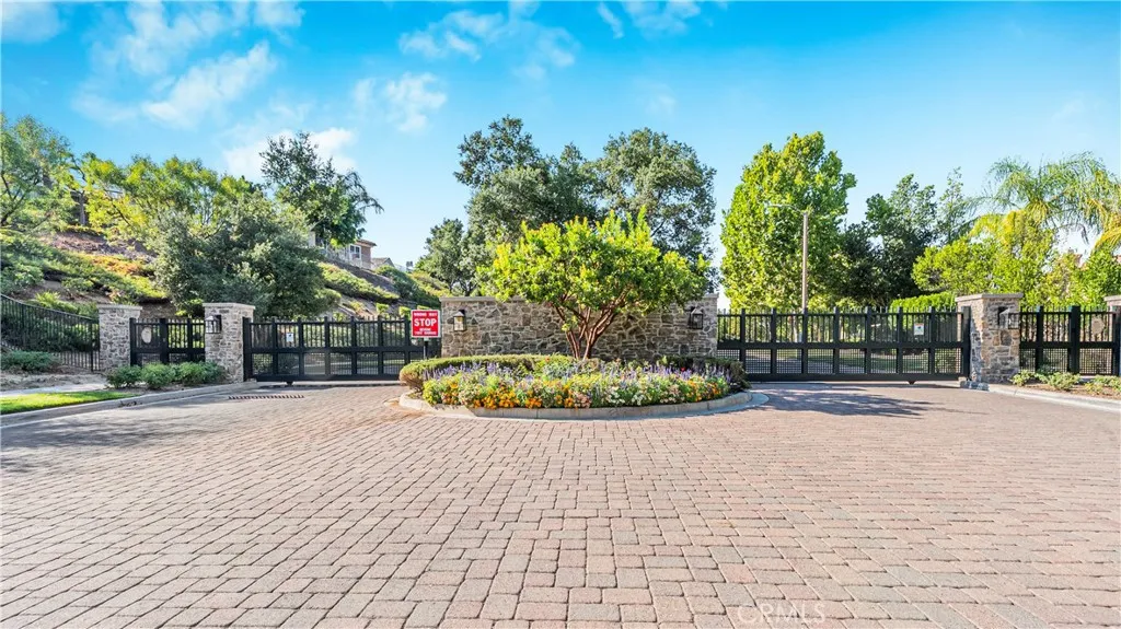 26812 Peppertree Drive, Valencia, California 91381 home-pic-1