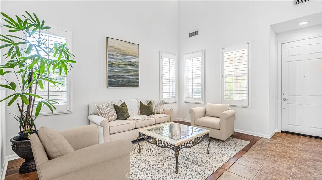 26812 Peppertree Drive, Valencia, California 91381 home-pic-4