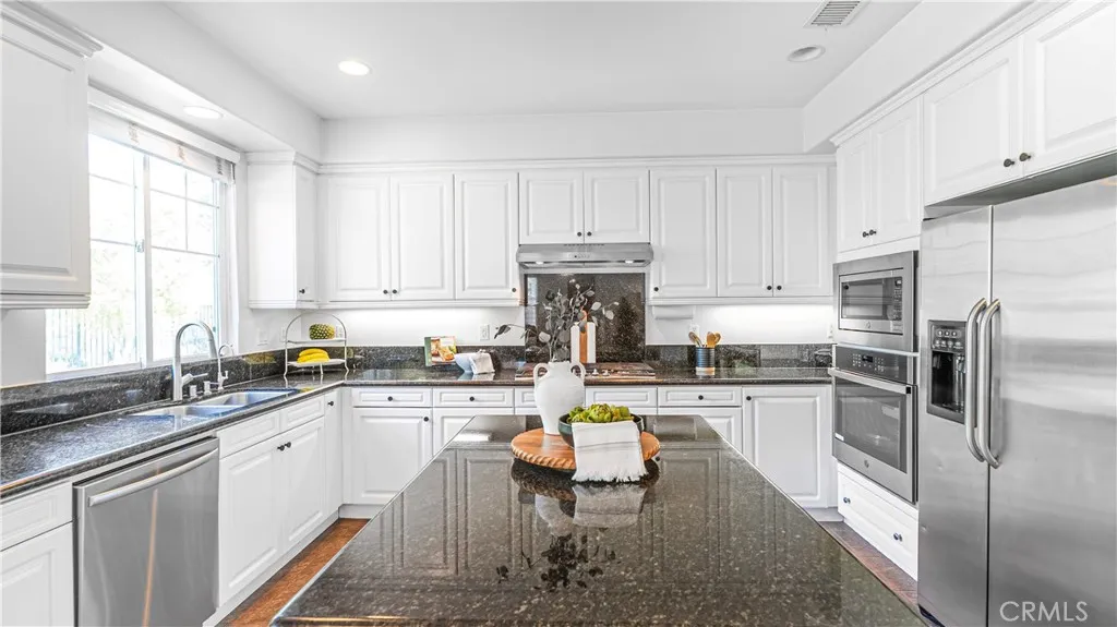 26812 Peppertree Drive, Valencia, California 91381 home-pic-6