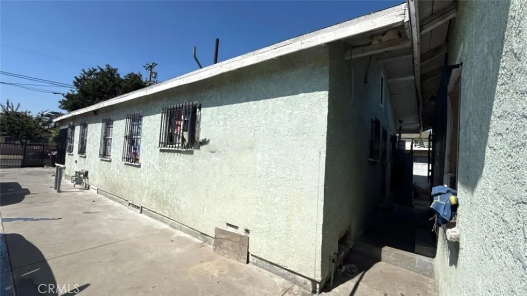 9602 Holmes Avenue, Los Angeles, California 90002 home-pic-5