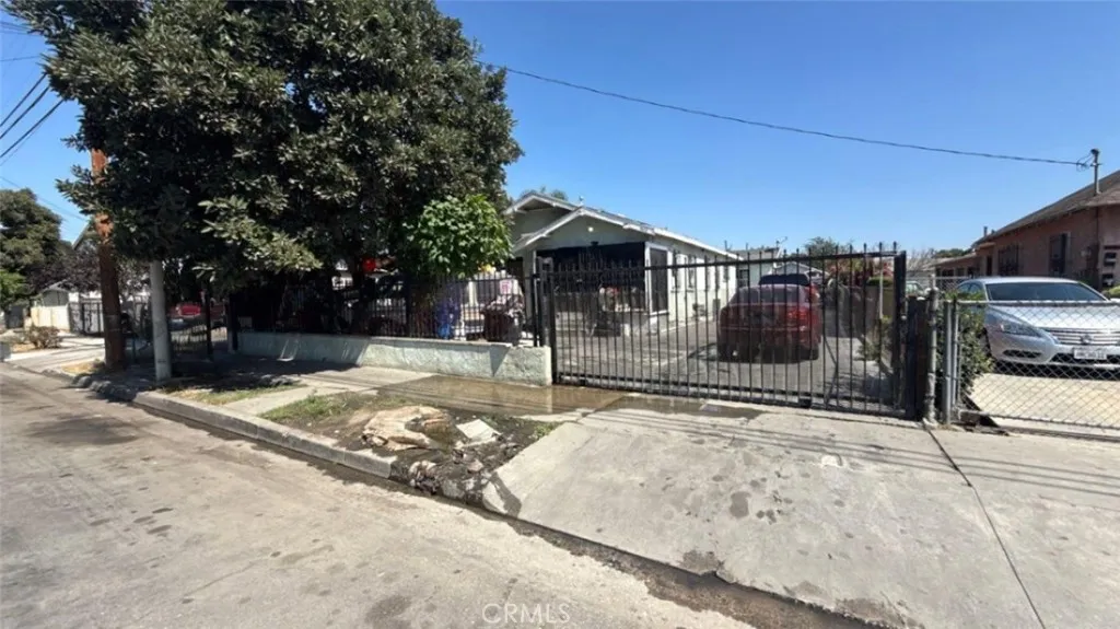 9602 Holmes Avenue, Los Angeles, California 90002 home-pic-0