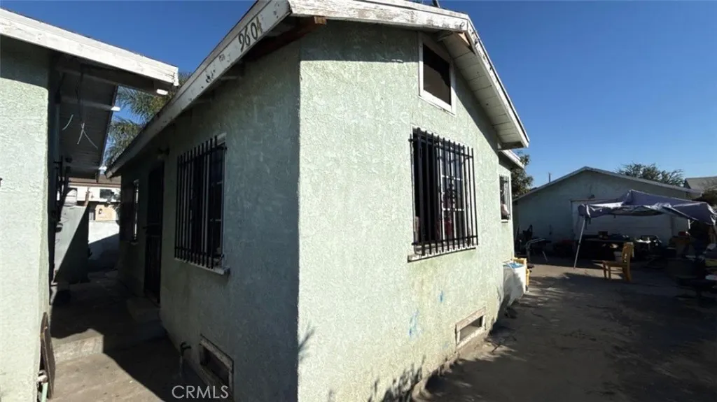 9602 Holmes Avenue, Los Angeles, California 90002 home-pic-7