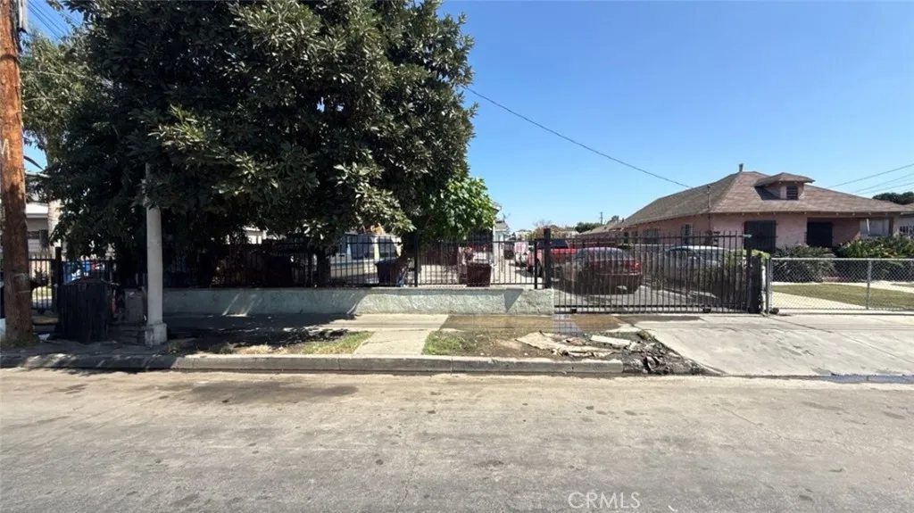 9602 Holmes Avenue, Los Angeles, California 90002 home-pic-1