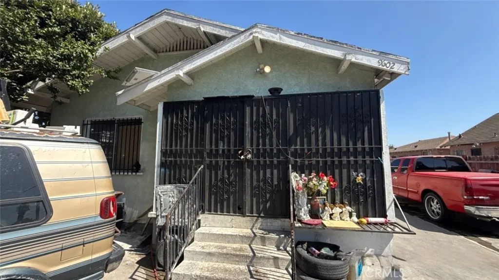 9602 Holmes Avenue, Los Angeles, California 90002 home-pic-2