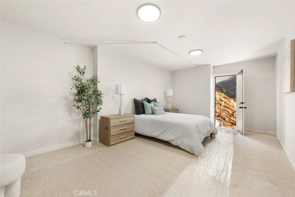 7426 Mulholland Drive, Los Angeles, California 90046 home-pic-17