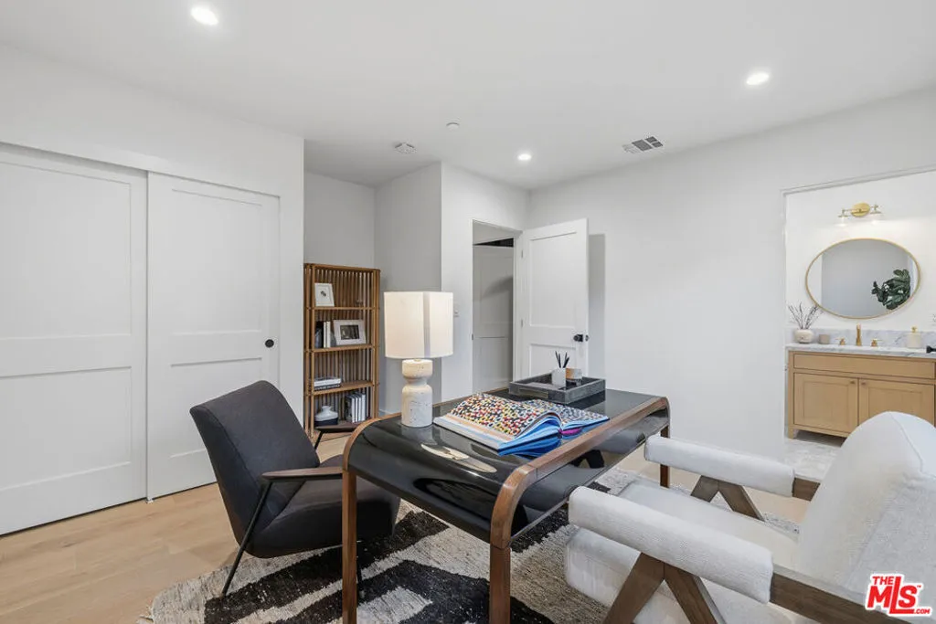 4525 Greenbush Avenue, Sherman Oaks, California 91423 home-pic-22