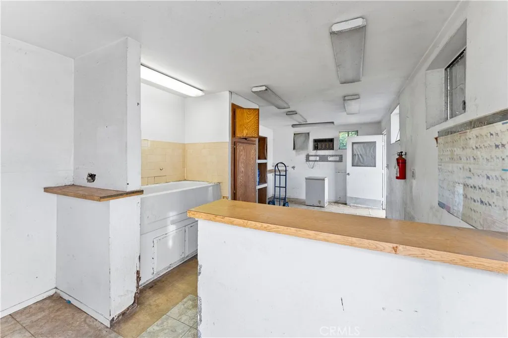 1829 E Elm, Ontario, California 91761 home-pic-25