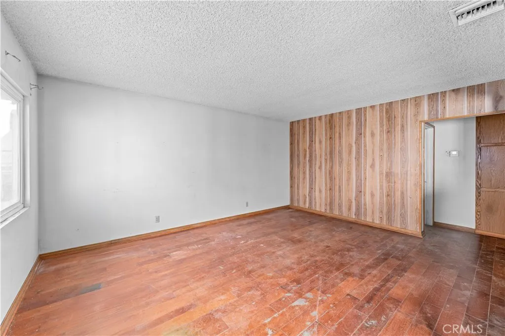 1829 E Elm, Ontario, California 91761 home-pic-2