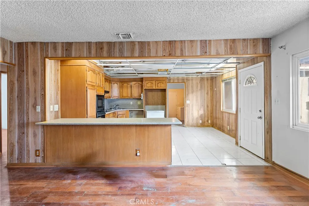 1829 E Elm, Ontario, California 91761 home-pic-4