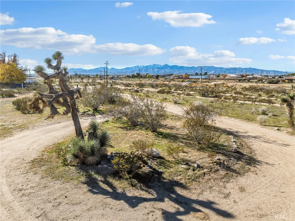 9770 2nd, Phelan, California 92371 home-pic-41