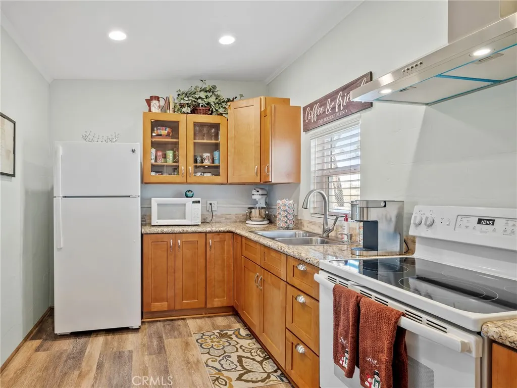 9770 2nd, Phelan, California 92371 home-pic-12