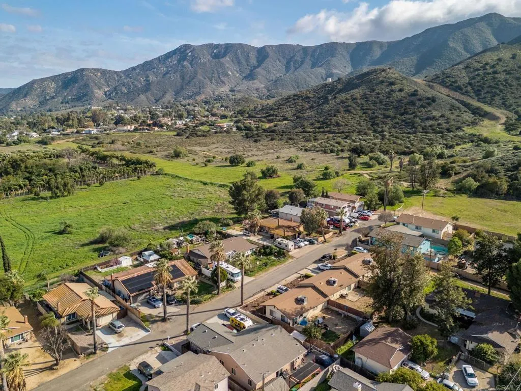 33115 Evergreen Sreet, Lake Elsinore, California 92530 home-pic-14