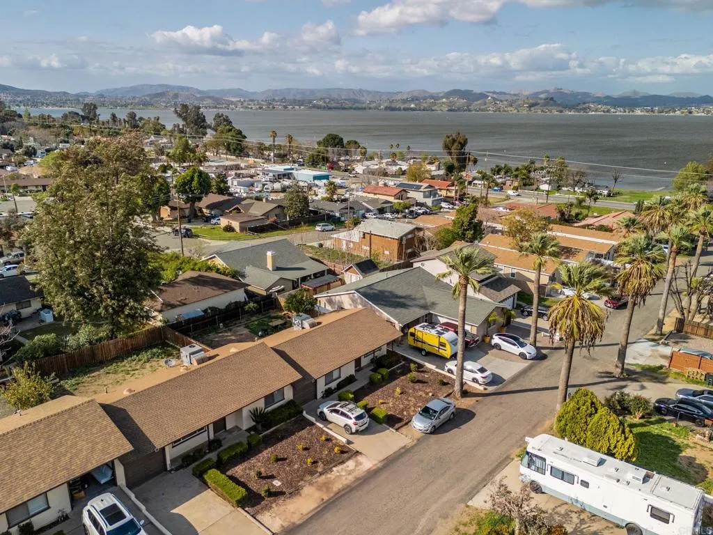 33115 Evergreen Sreet, Lake Elsinore, California 92530 home-pic-4