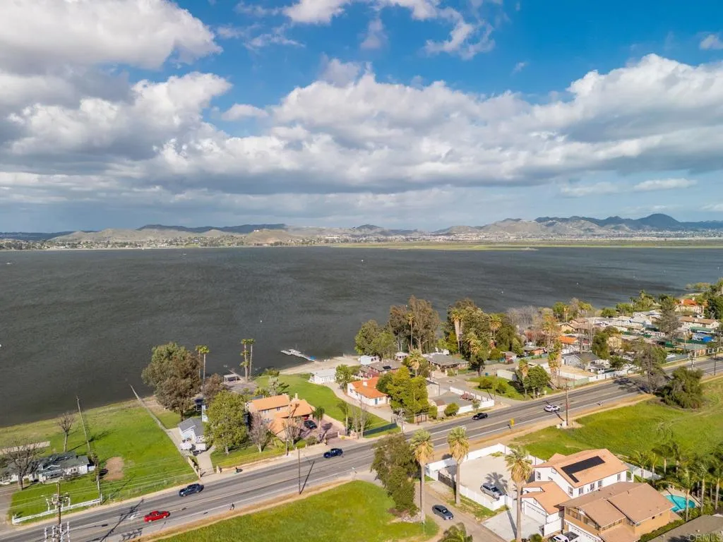 33115 Evergreen Sreet, Lake Elsinore, California 92530 home-pic-16