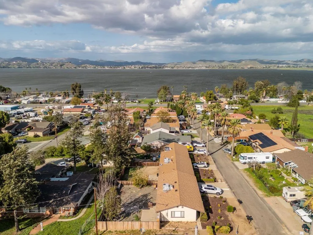 33115 Evergreen Sreet, Lake Elsinore, California 92530 home-pic-3