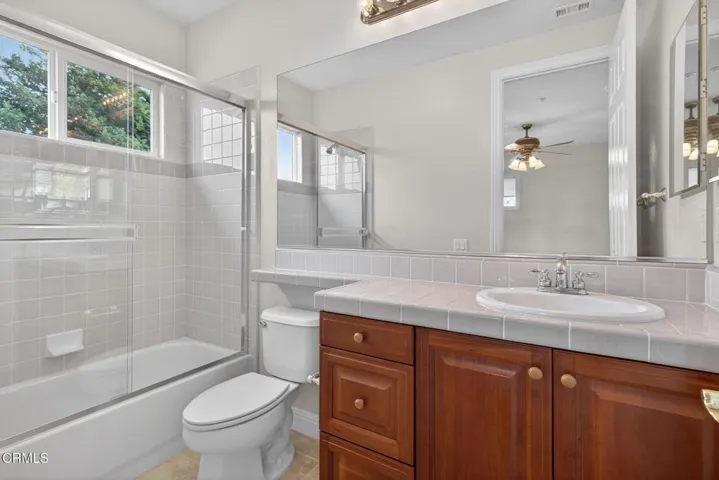 79-web-or-mls-UpmarketMedia-5352Pla-098