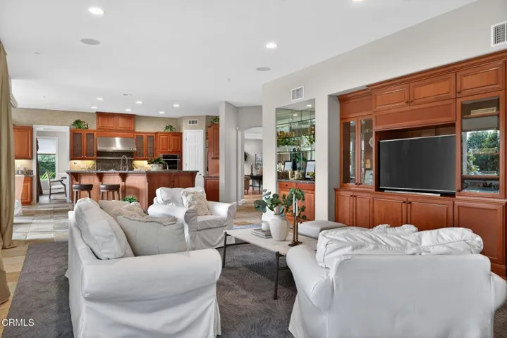 35-web-or-mls-002_UpmarketMedia-5352Pla-