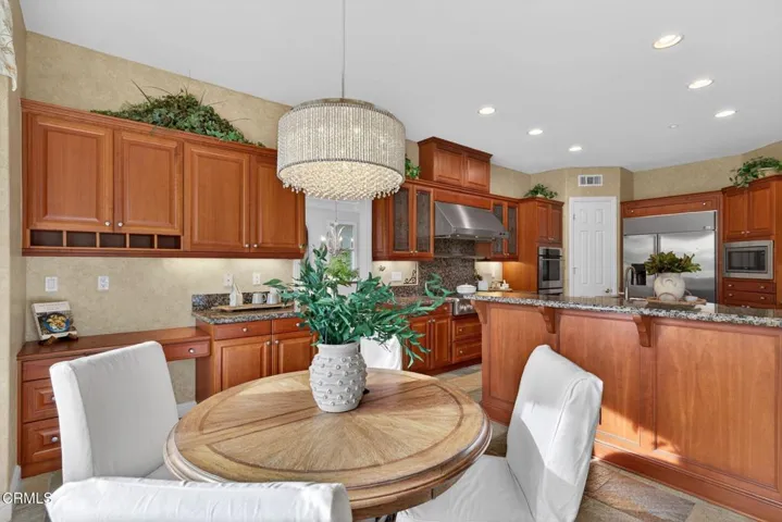 45-web-or-mls-011_UpmarketMedia-5352Pla-