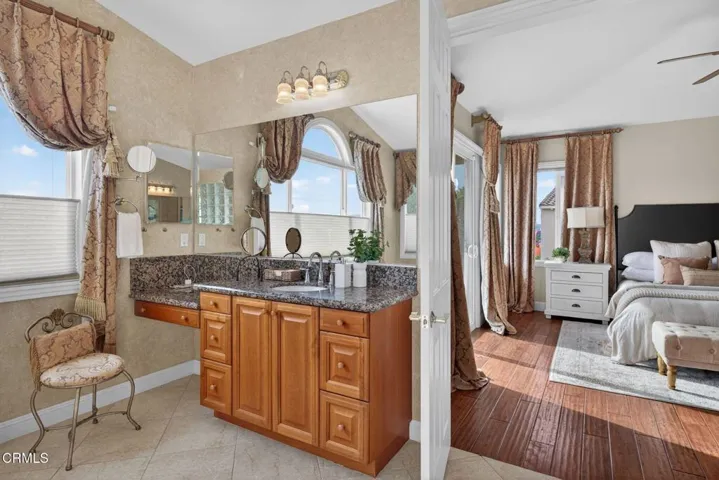 60-web-or-mls-UpmarketMedia-5352Pla-064
