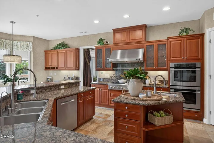 39-web-or-mls-UpmarketMedia-5352Pla-184
