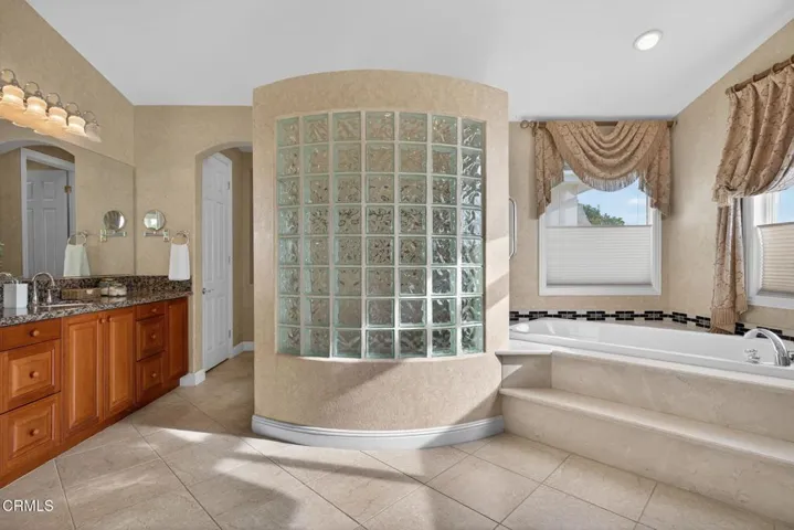 57-web-or-mls-UpmarketMedia-5352Pla-055