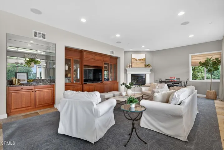 34-web-or-mls-001_UpmarketMedia-5352Pla-