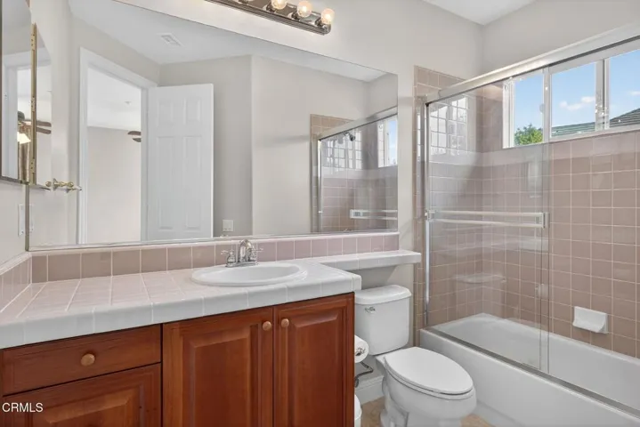 76-web-or-mls-UpmarketMedia-5352Pla-090