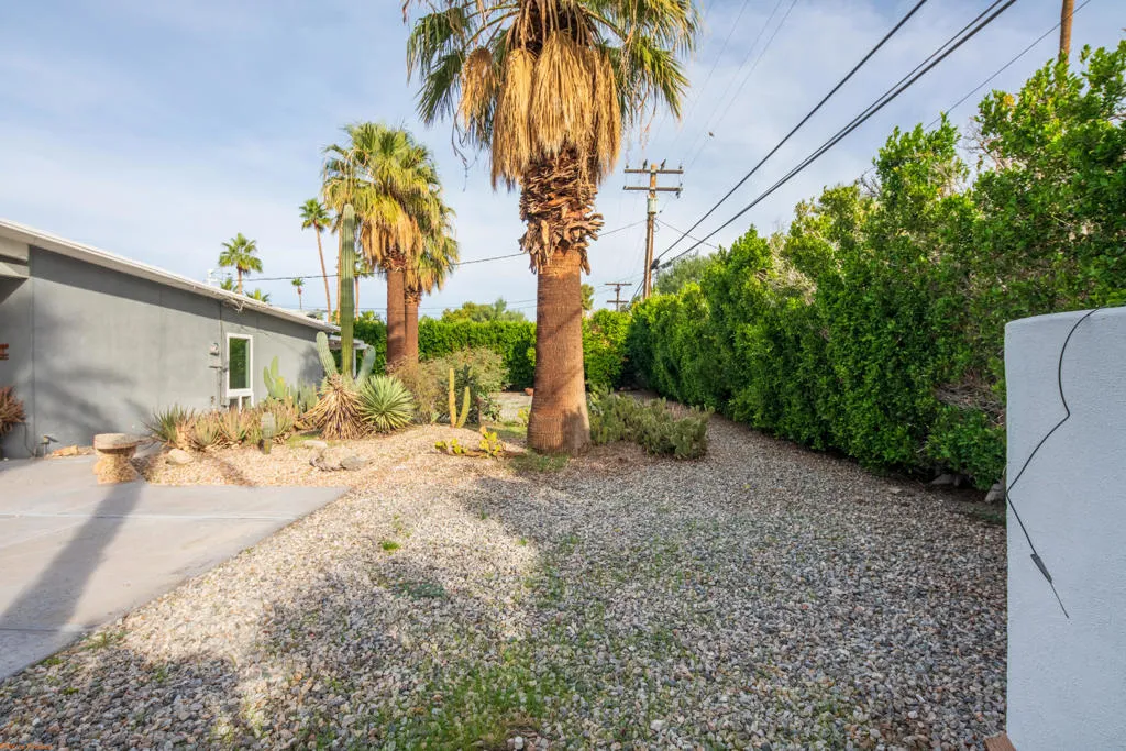 2272 N Starr Road, Palm Springs, California 92262 home-pic-33