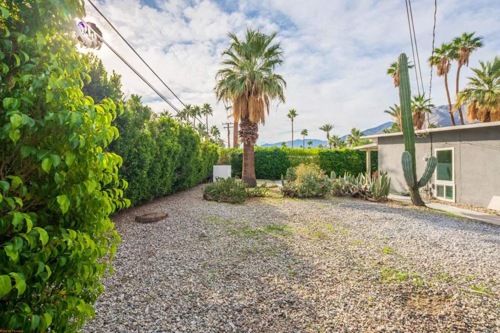 2272 N Starr Road, Palm Springs, California 92262 home-pic-35
