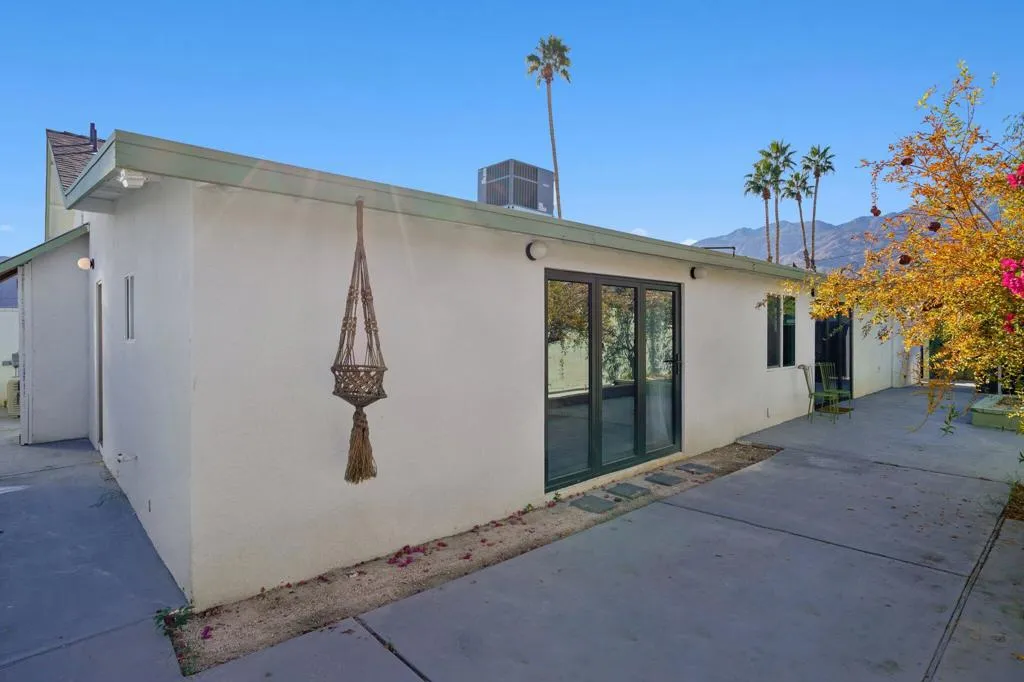 3864 E Calle San Raphael, Palm Springs, California 92264 home-pic-34