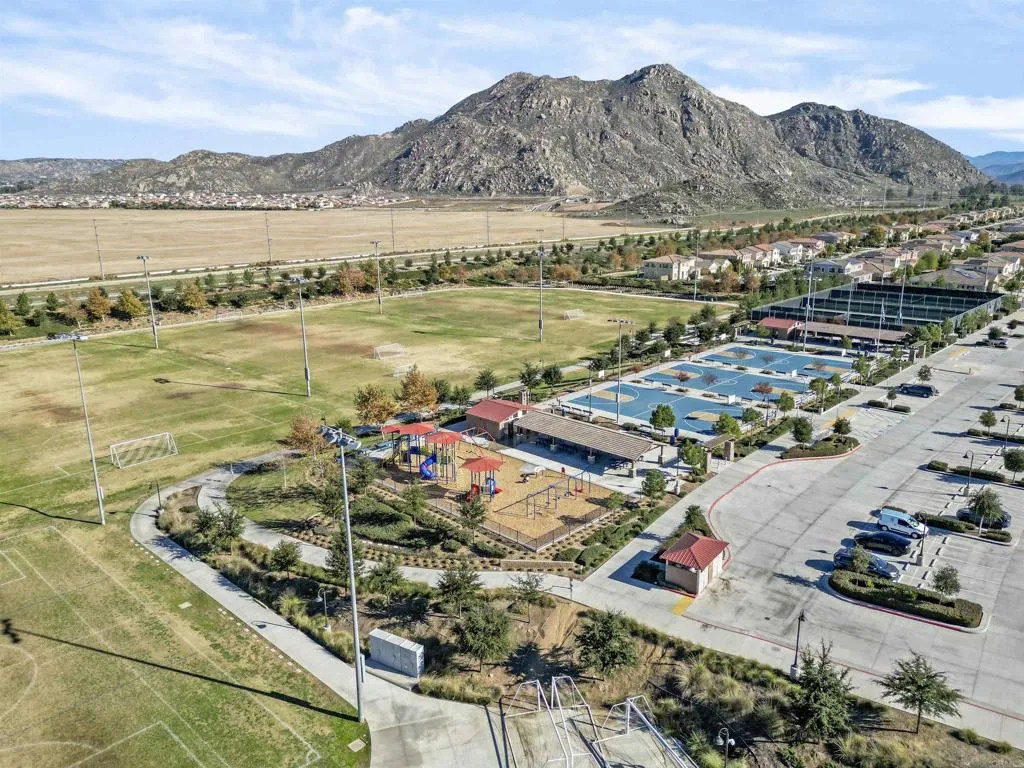 27702 Collier Drive, Menifee, California 92585 home-pic-52