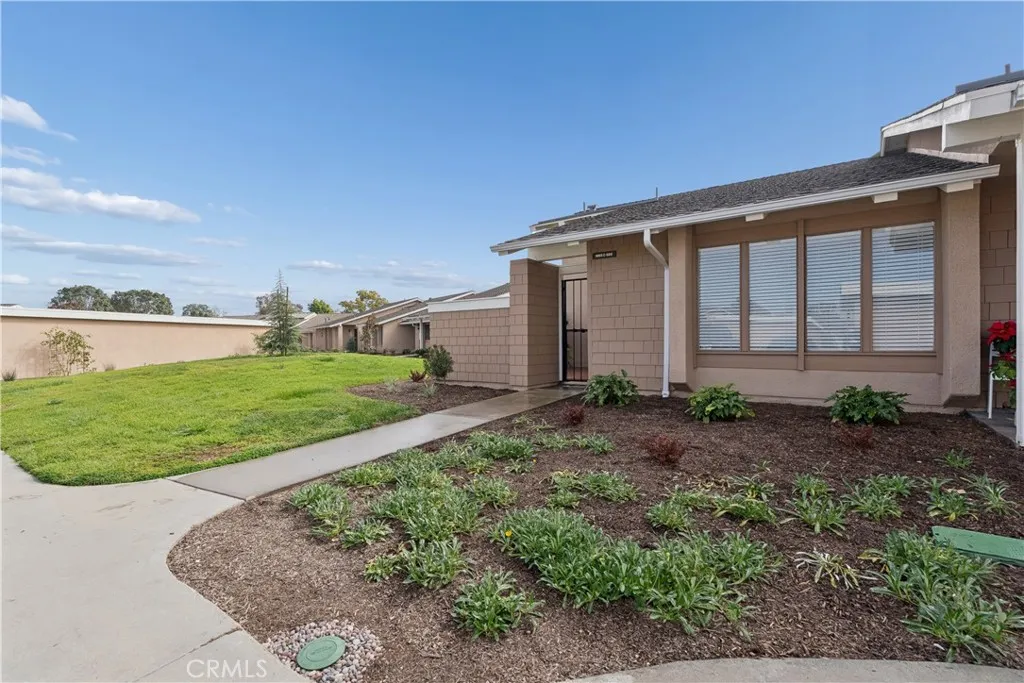 8855 Sutter Circle 520-c, Huntington Beach, California 92646 home-pic-2